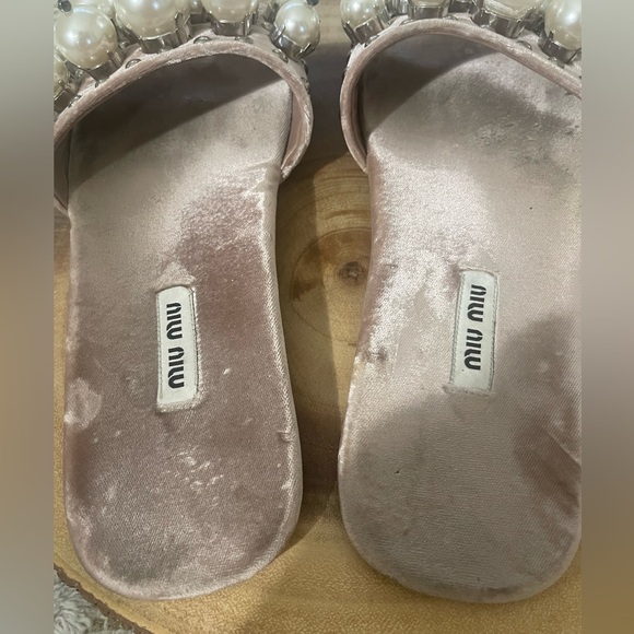 Miu Miu Pink Velvet Faux Pearl & Stud Slides - Picture 5 of 7